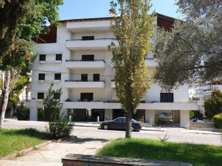 Δύο μεζονέτες, Χαλκίδα