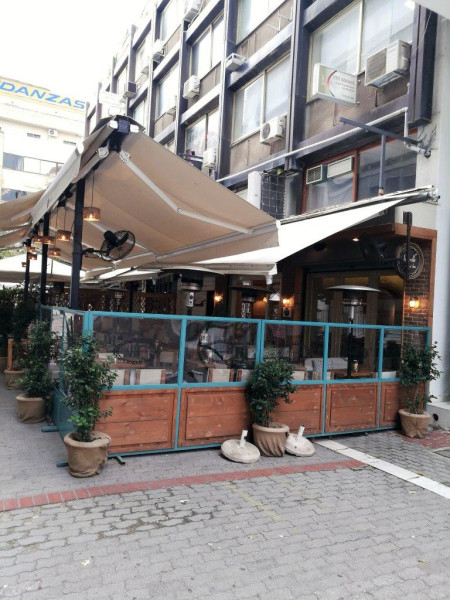 Leased retail store, Larisa