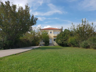 Παραθαλάσσια μονοκατοικία, Αγκάλη