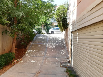 Θέση στάθμευσης, Νέα Μάκρη