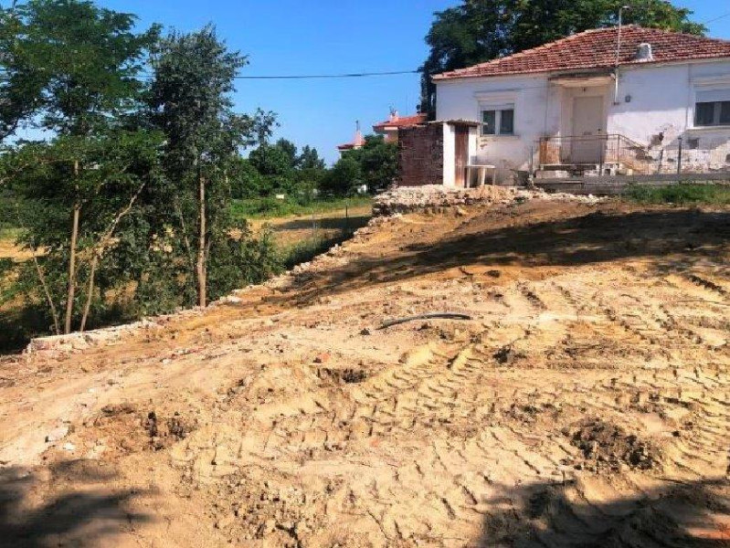 Plot, Trilofos, Thessaloniki