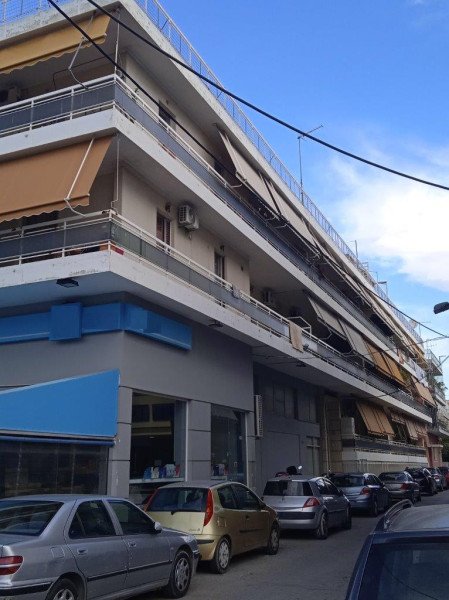 Retail store, Petroupoli