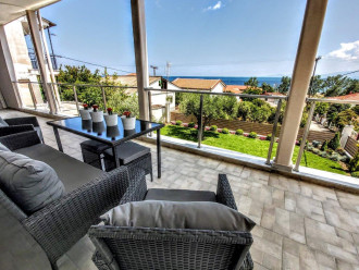 Μονοκατοικία, Ασπροβάλτα