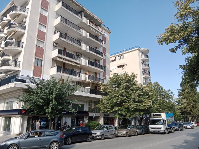 Leased retail store, Toumpa